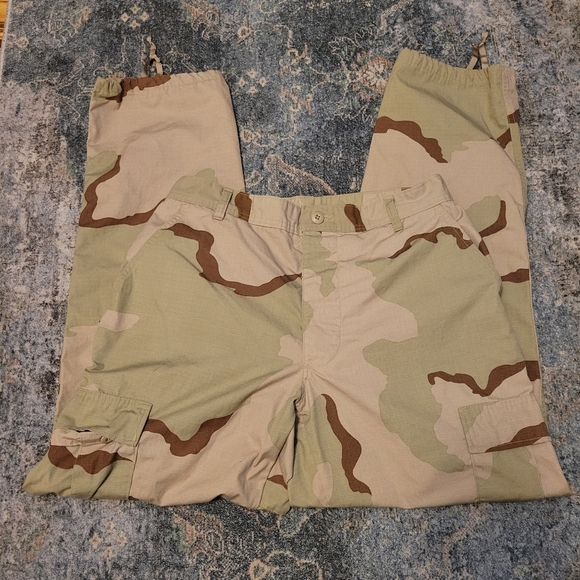 unbranded Other - Men's Camouflage Cargo Pants 31in To 35in Military issue